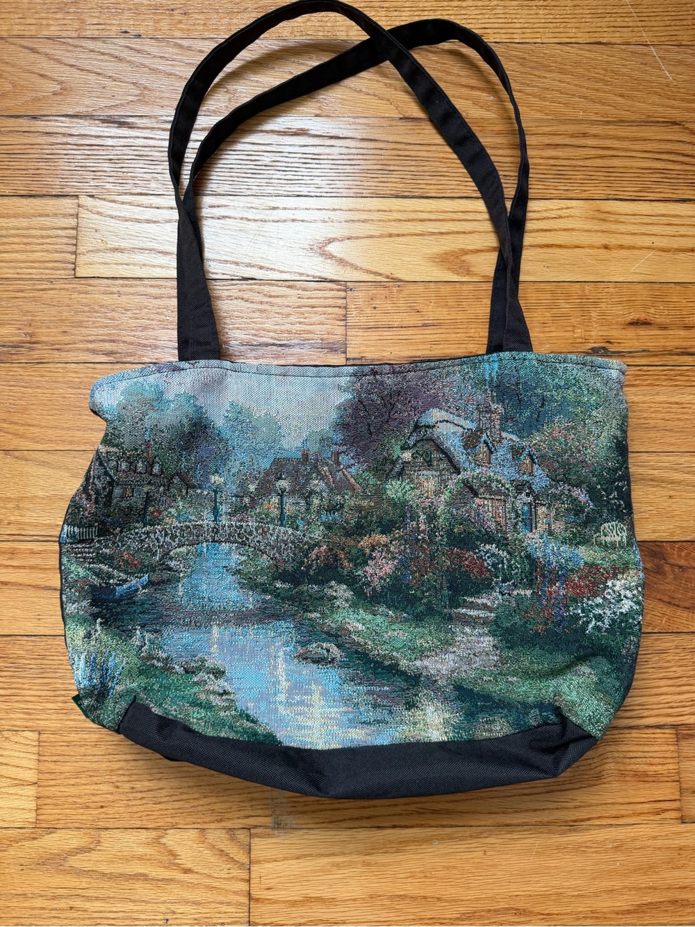 Tapestry Scenic Print Tote Bag in Multicolor
